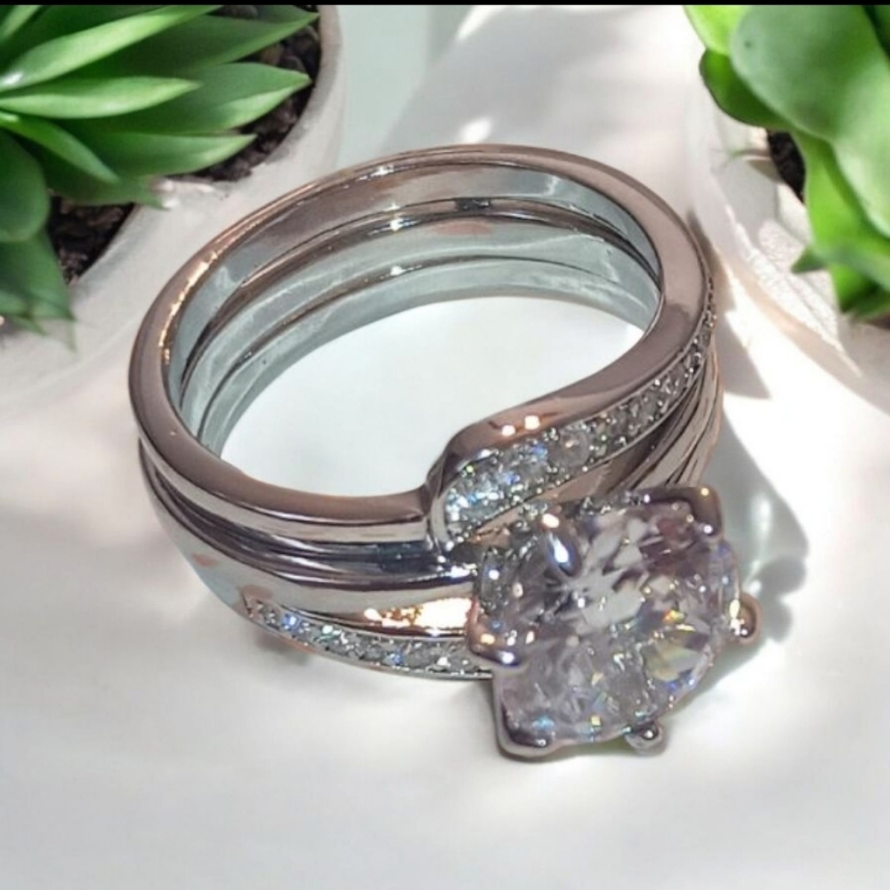 2pc.Set Halo Diamond Ring - Picture 6 of 17